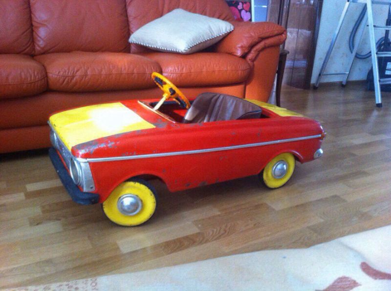 Мастер из Нальчика превращает старые советские машинки в шедевры детского автопрома