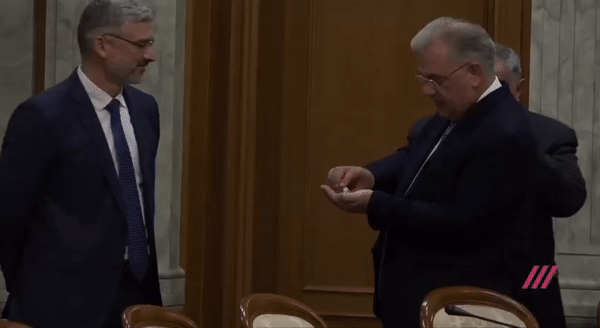 Игорь Сечин хотел напугать министра транспорта РФ Евгения Дитриха