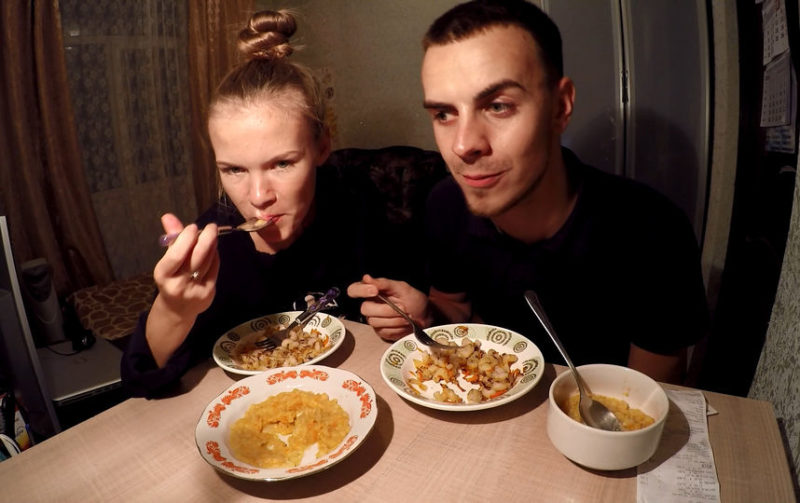 Парень из Санкт-Петербурга показал, как можно приготовить обед за 10 рублей