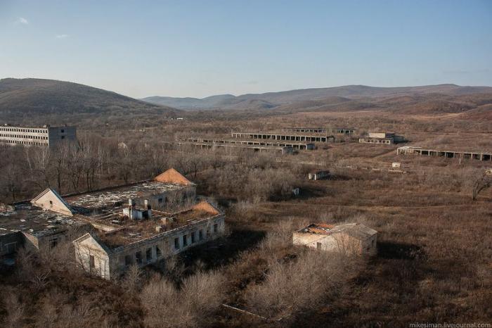 Заброшенный военный городок на границе с Китаем