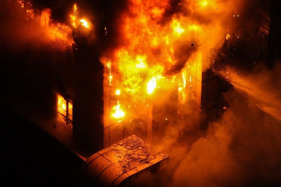 Пожар в китайском небоскребе