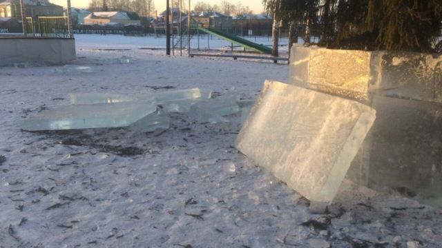 В Башкирии вандалы разбили ледяные плиты для ледяного городка