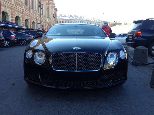 В Санкт-Петербурге у рабочего трубного завода угнали Bentley Continental