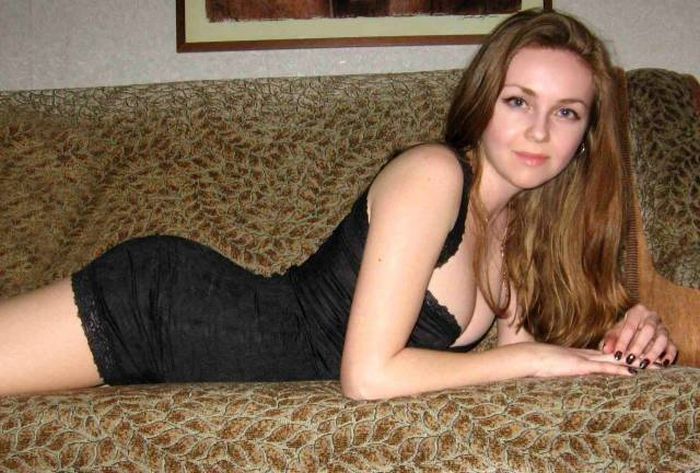 Прекрасные девушки в платьях