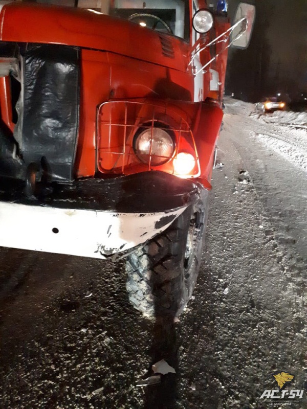 Последствия ДТП с пожарным автомобилем: "Девушкам-водителям всё дозволено?"