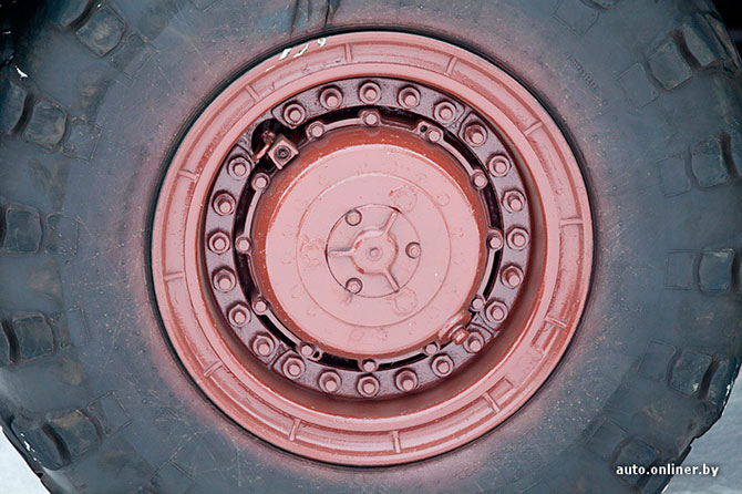 «Смерч»: двигатель — V12, 650 «лошадей» «Смерч»: двигатель — V12, 650 «лошадей»