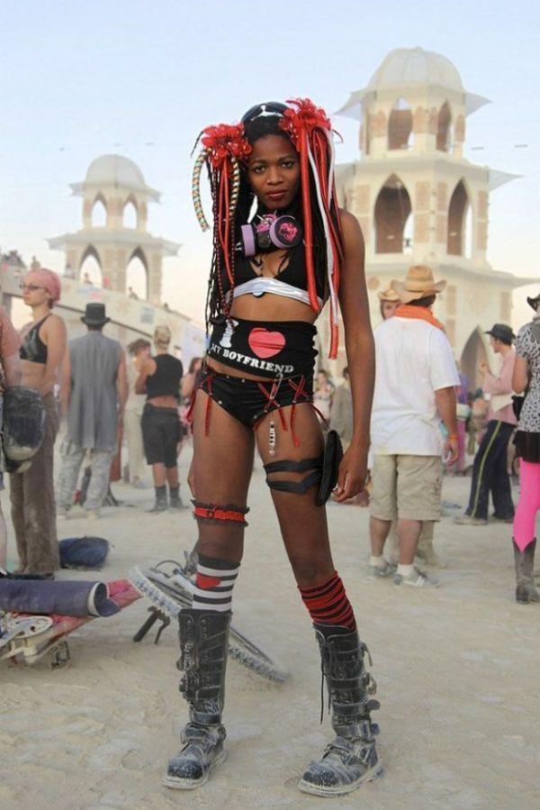 Девушки с фестиваля Burning Man (25 фото)