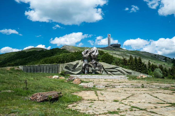 Заброшенные памятники времен СССР