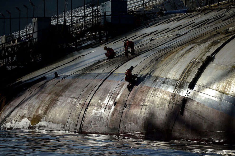 Подъем круизного лайнера Costa Concordia Подъем круизного лайнера Costa Concordia
