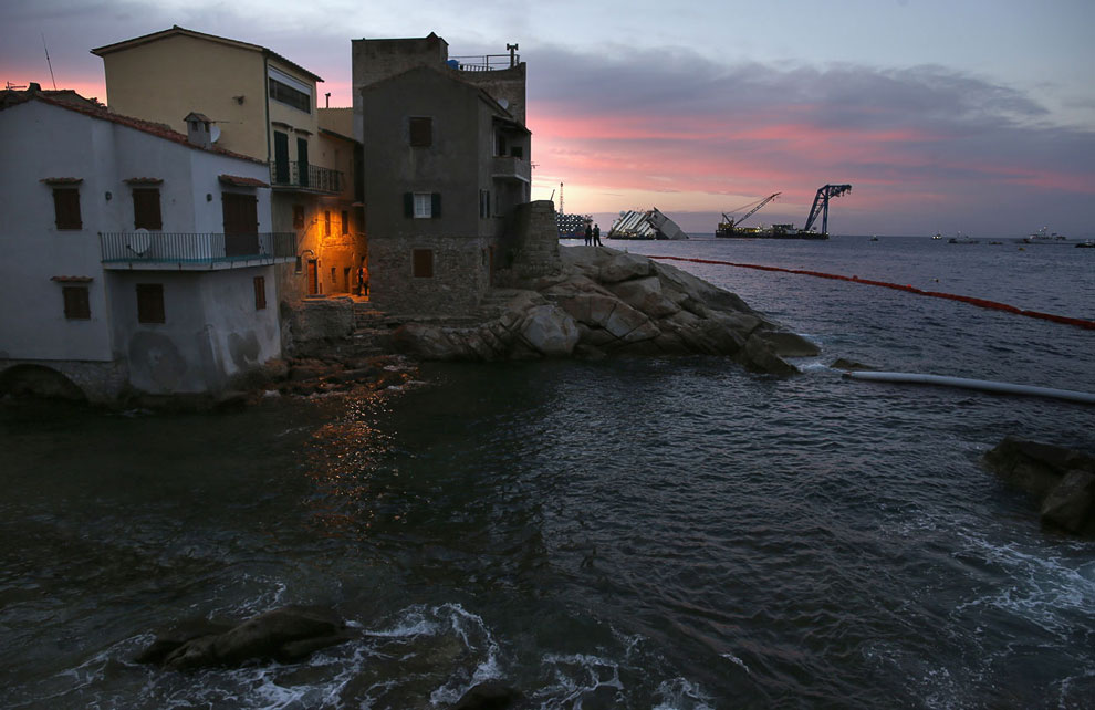 Подъем круизного лайнера Costa Concordia Подъем круизного лайнера Costa Concordia