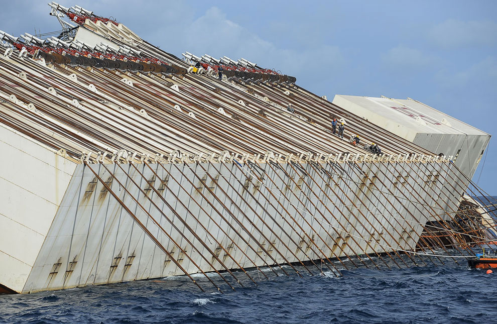 Подъем круизного лайнера Costa Concordia Подъем круизного лайнера Costa Concordia