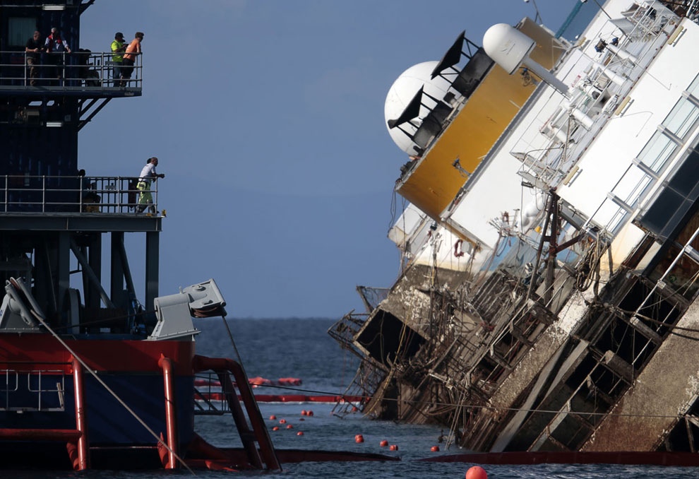 Подъем круизного лайнера Costa Concordia Подъем круизного лайнера Costa Concordia