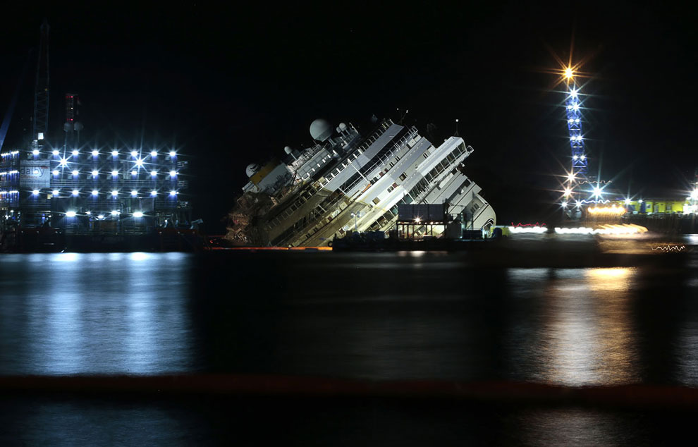 Подъем круизного лайнера Costa Concordia Подъем круизного лайнера Costa Concordia