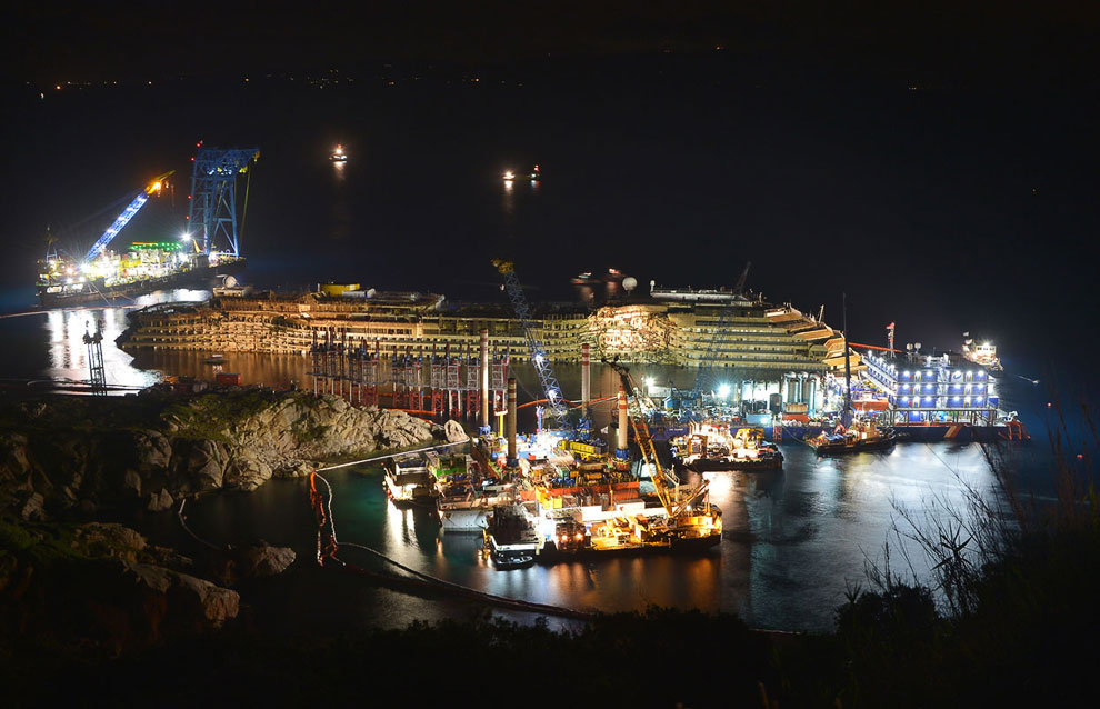 Подъем круизного лайнера Costa Concordia Подъем круизного лайнера Costa Concordia