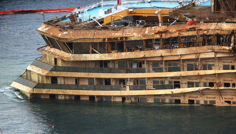 Подъем круизного лайнера Costa Concordia Подъем круизного лайнера Costa Concordia