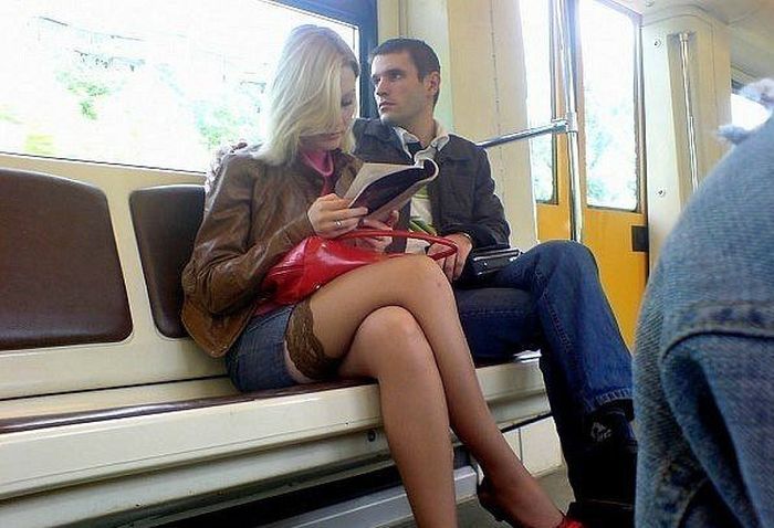 Милые девушки в российском метро