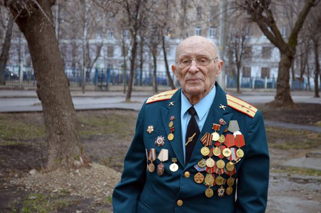 УК в Казани при помощи коллекторов пыталась "выбить долги" у 92-летнего ветерана