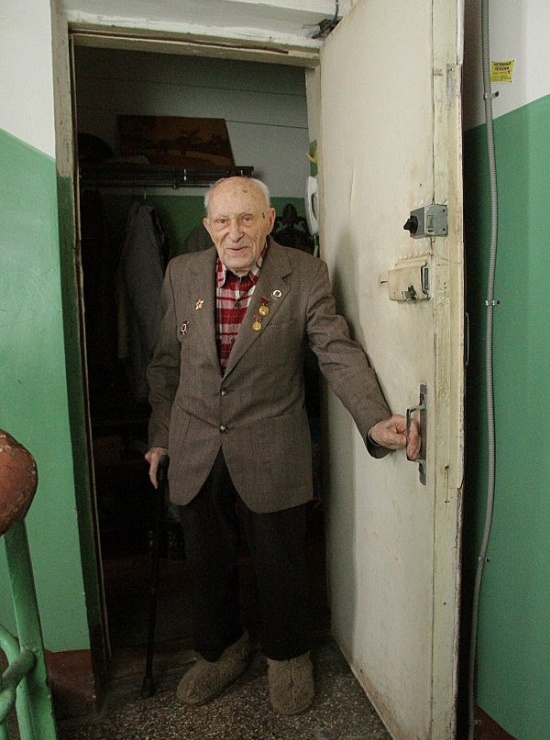 УК в Казани при помощи коллекторов пыталась "выбить долги" у 92-летнего ветерана