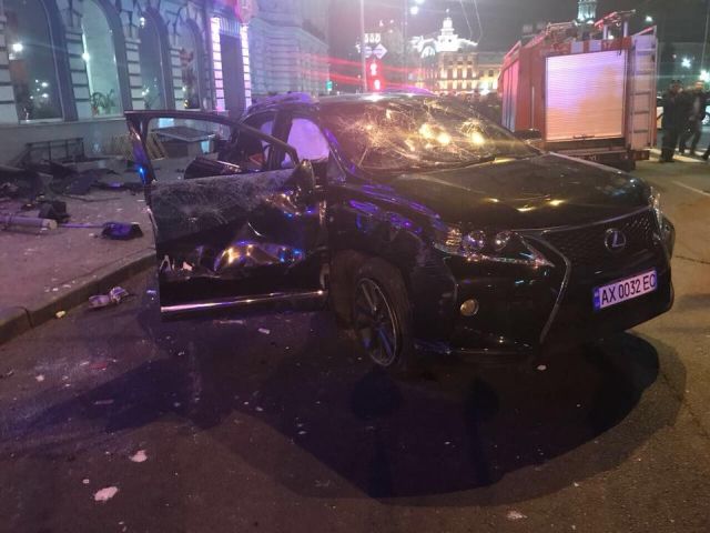 В Харькове девушка на «Лексусе» совершила наезд на пешеходов
