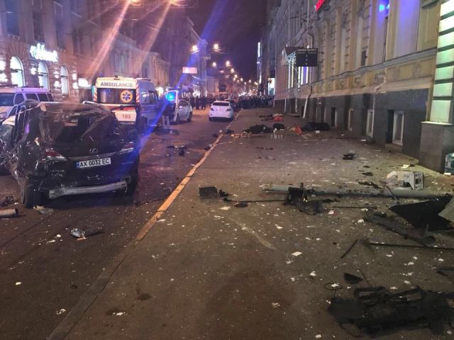 В Харькове девушка на «Лексусе» совершила наезд на пешеходов
