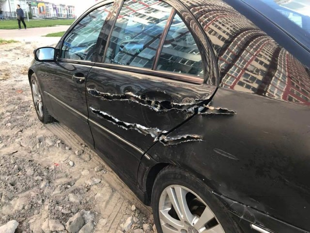 Автомобиль со странными "царапинами" Автомобиль со странными "царапинами"