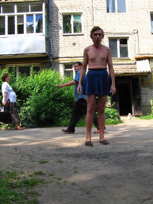 Мужик в платье (29 фото)