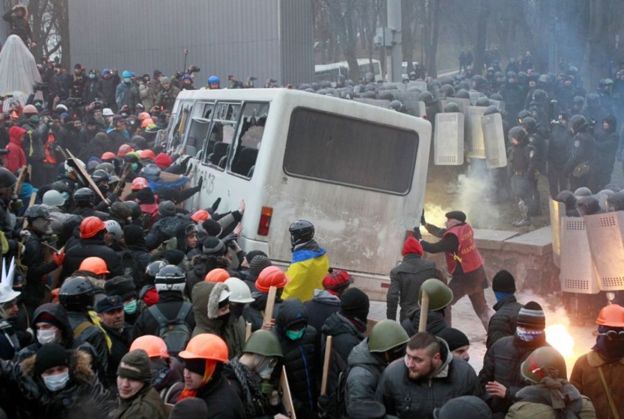 Новые столкновения на Украине (15 фото)