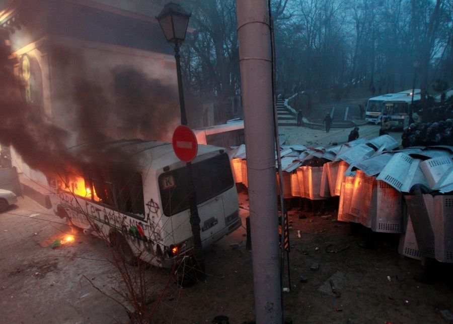 Новые столкновения на Украине (15 фото) Новые столкновения на Украине (15 фото)