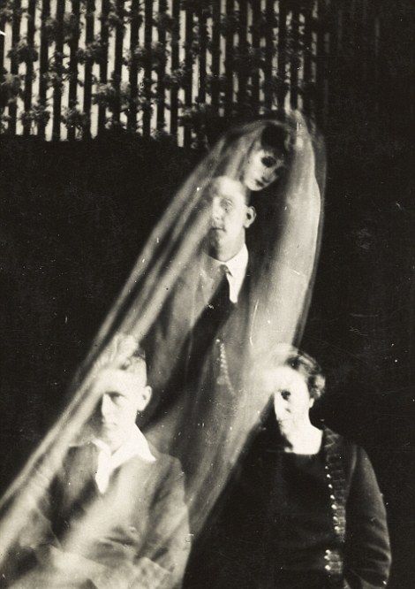 Фото «призраков» британского фотографа-спиритуалиста Уильяма Хоупа