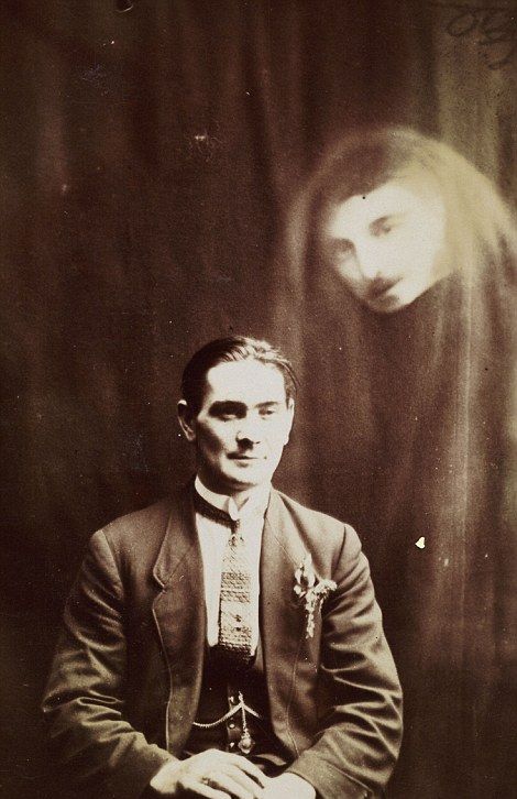 Фото «призраков» британского фотографа-спиритуалиста Уильяма Хоупа