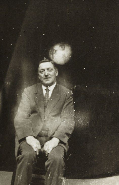 Фото «призраков» британского фотографа-спиритуалиста Уильяма Хоупа