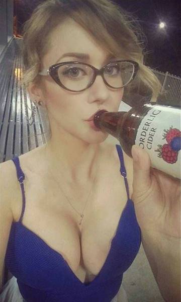Симпатичные девушки в очках