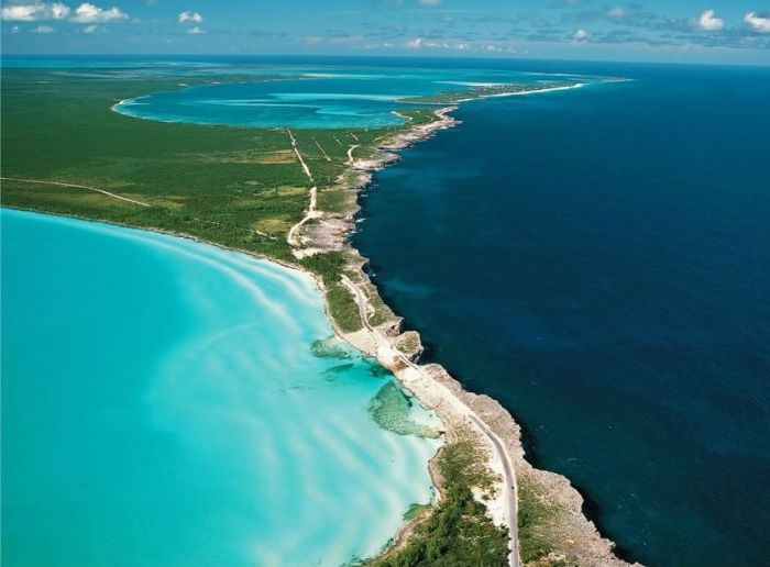 Место, где встречаются Карибское море и Атлантический океан (5 фото)