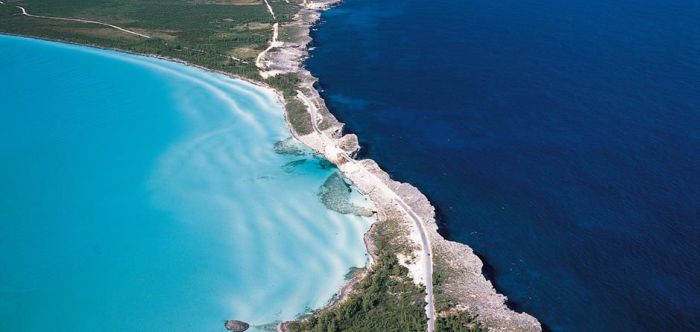 Место, где встречаются Карибское море и Атлантический океан (5 фото)