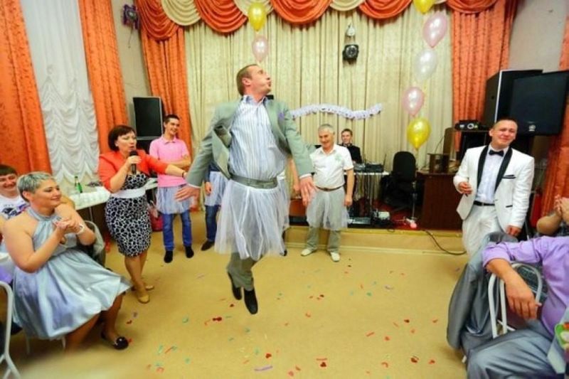 Праздничный треш с пошлыми забавами