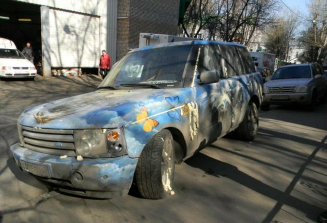 Обычные граждане ведут борьбу с неправильной парковкой по-своему