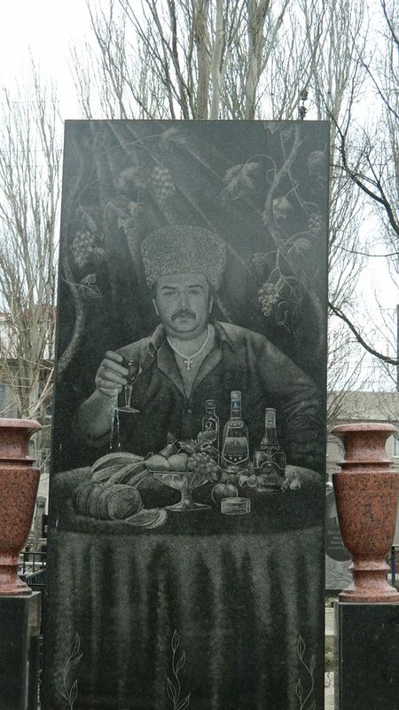 Цыганское кладбище в Донецке (24 фото) Цыганское кладбище в Донецке (24 фото)