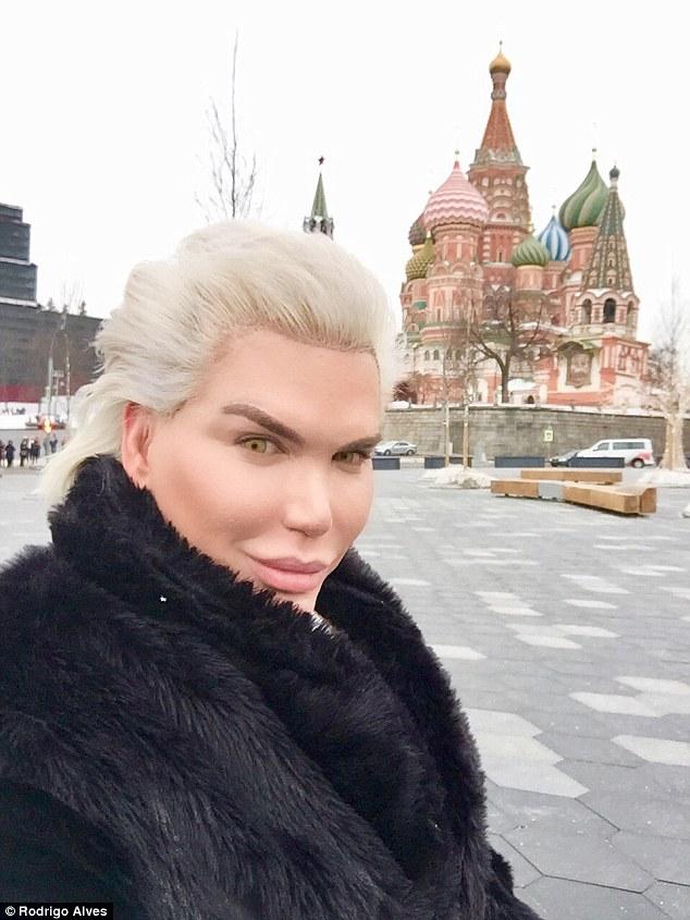 Живой Кен в Москве: в планах гламурные барбершопы и поиск спутницы жизни