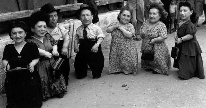 История карликов-евреев, которые пережили эксперименты в Освенциме История карликов-евреев, которые пережили эксперименты в Освенциме