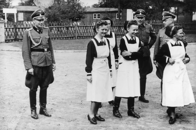 История карликов-евреев, которые пережили эксперименты в Освенциме История карликов-евреев, которые пережили эксперименты в Освенциме
