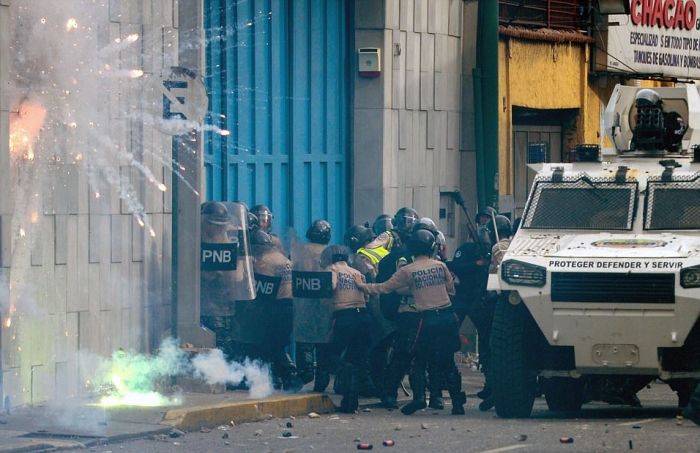 Массовые протесты и беспорядки в Венесуэле
