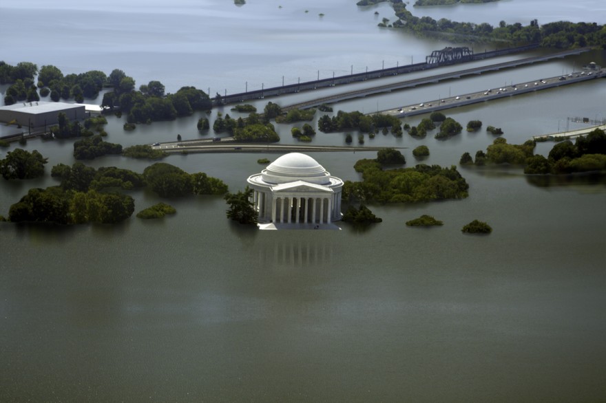США под водой