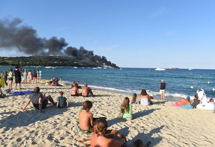 Пожар на роскошной яхте в Сен-Тропе