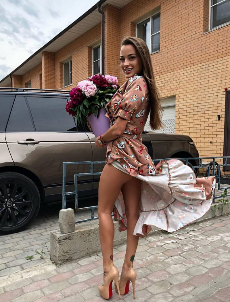 Сексуальные девушки в летних платьицах
