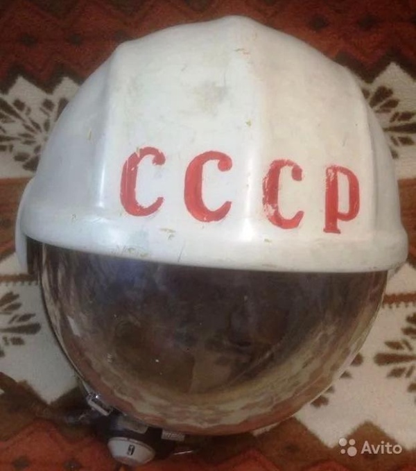 В сети выставили на продажу оригинальный шлем Юрия Гагарина