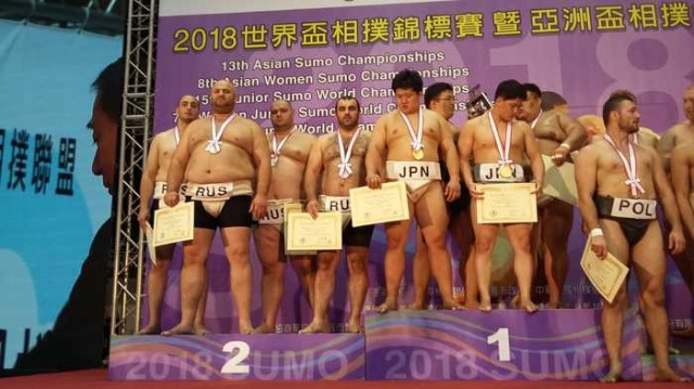 Россия взяла 7 из 10 золотых медалей в чемпионате мира по сумо