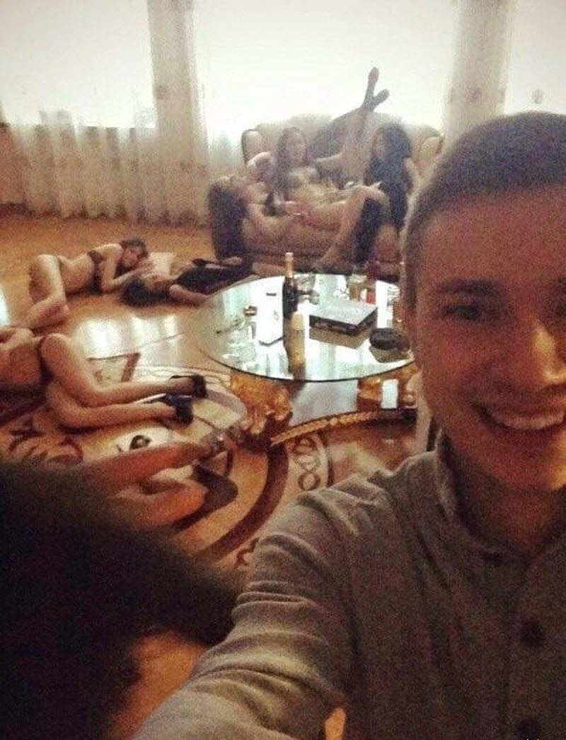 Молодежь развлекается