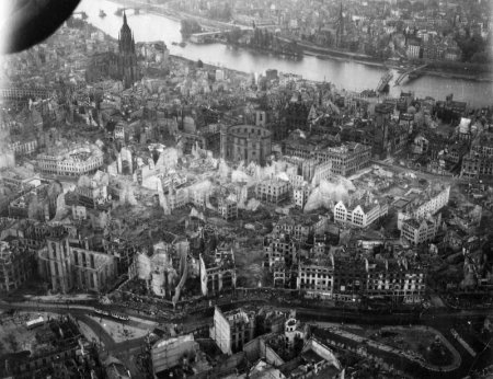 К 9 мая - побежденная Германия (20 фото)