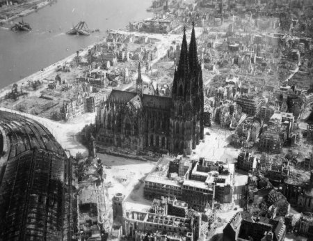 К 9 мая - побежденная Германия (20 фото)