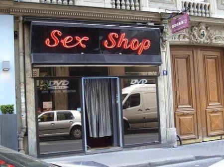 Сексшопы мира (23 фото)